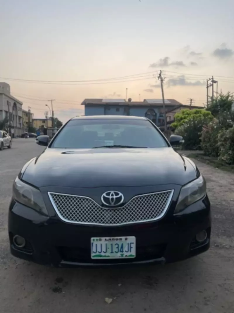 Toyota Camry   - 2011