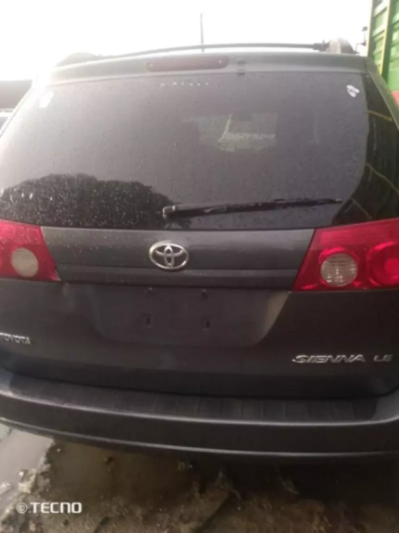 TOYOTA Sienna   - 2007