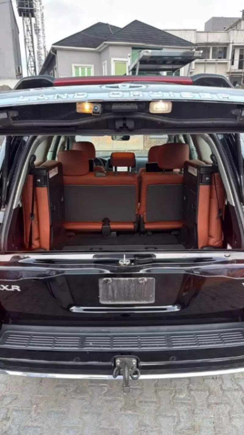 TOYOTA Landcruiser V8 - 2020