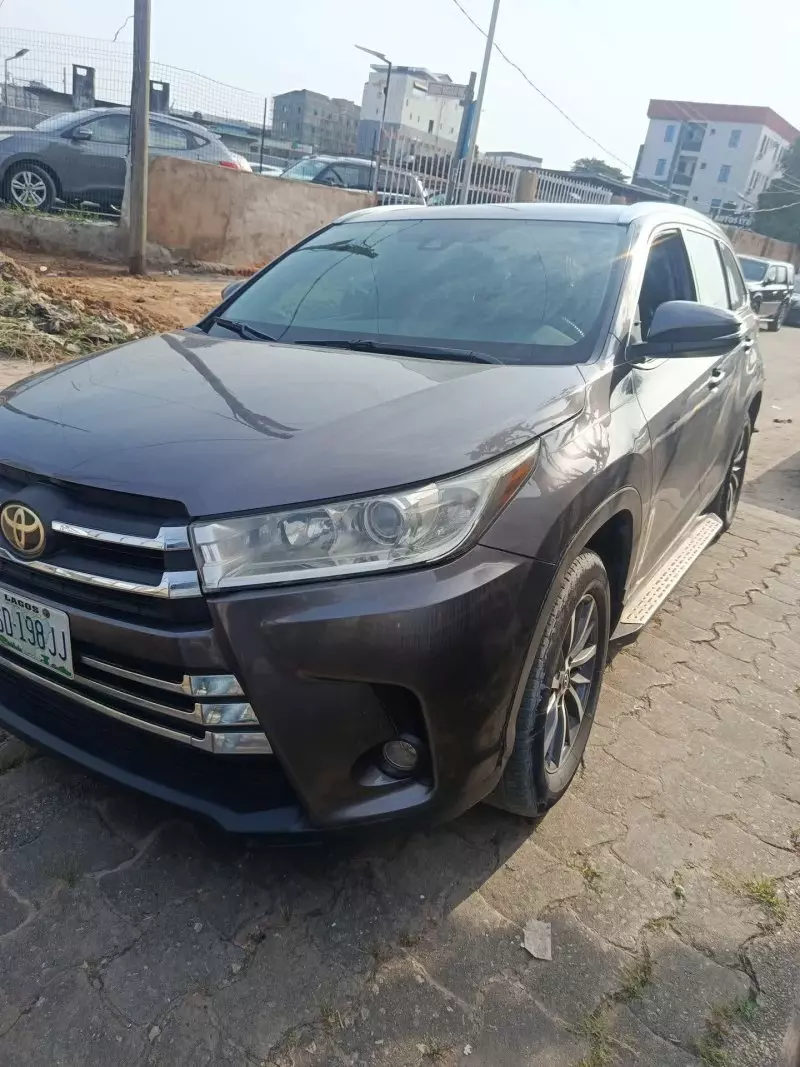 TOYOTA Highlander   - 2019