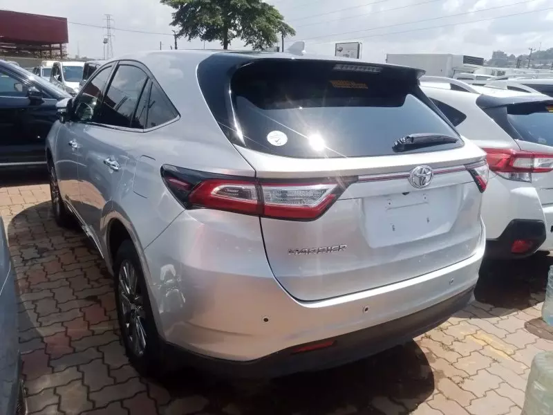 Toyota Harrier   - 2017