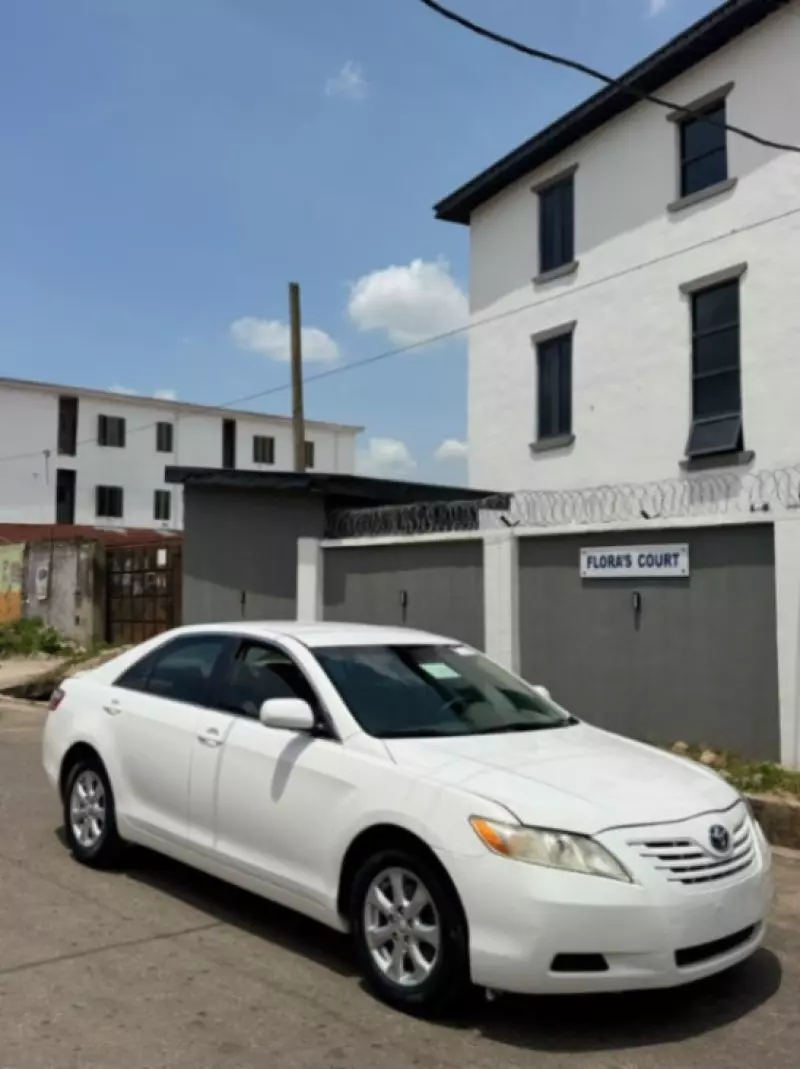 Toyota Camry   - 2009