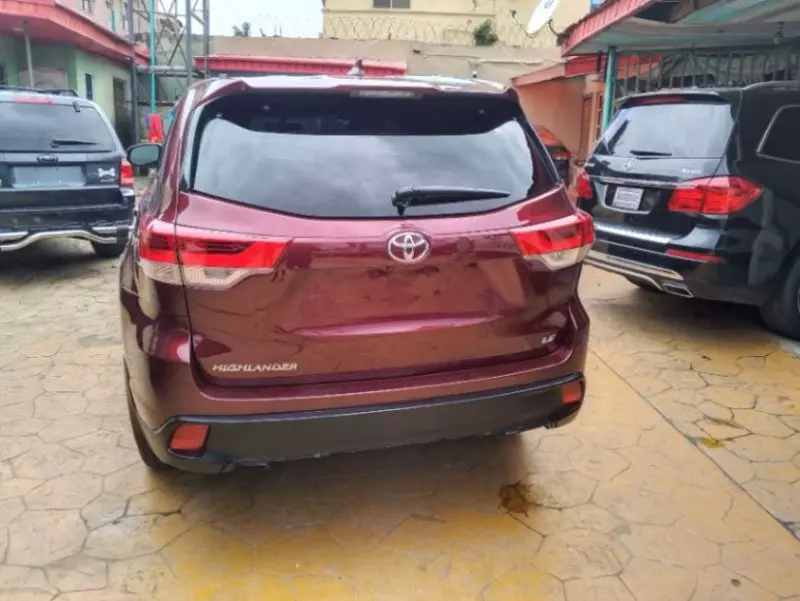 Toyota Highlander   - 2015