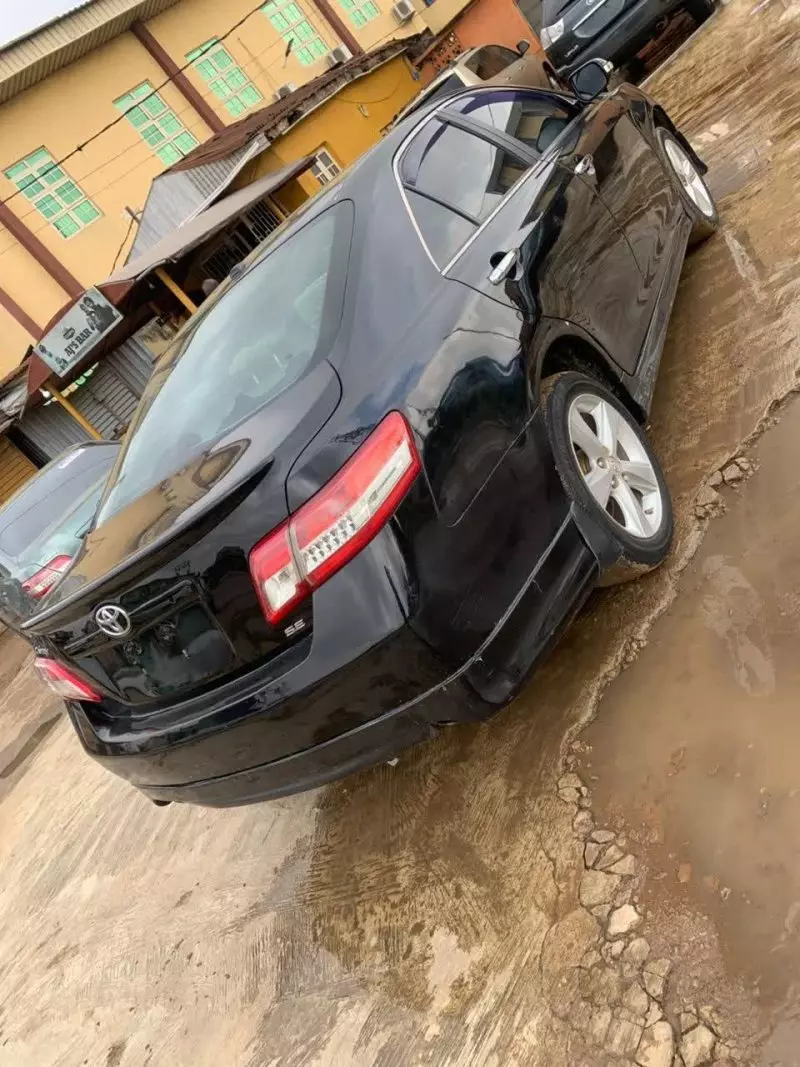 Toyota Camry   - 2010