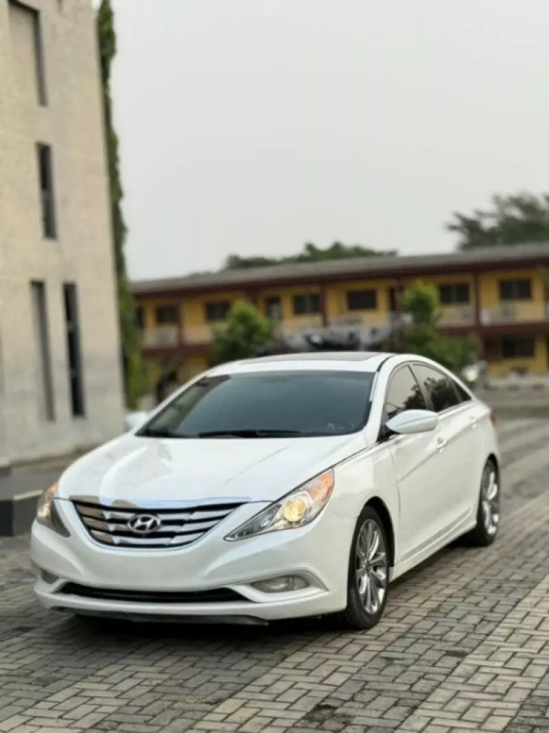 Hyundai Sonata   - 2013