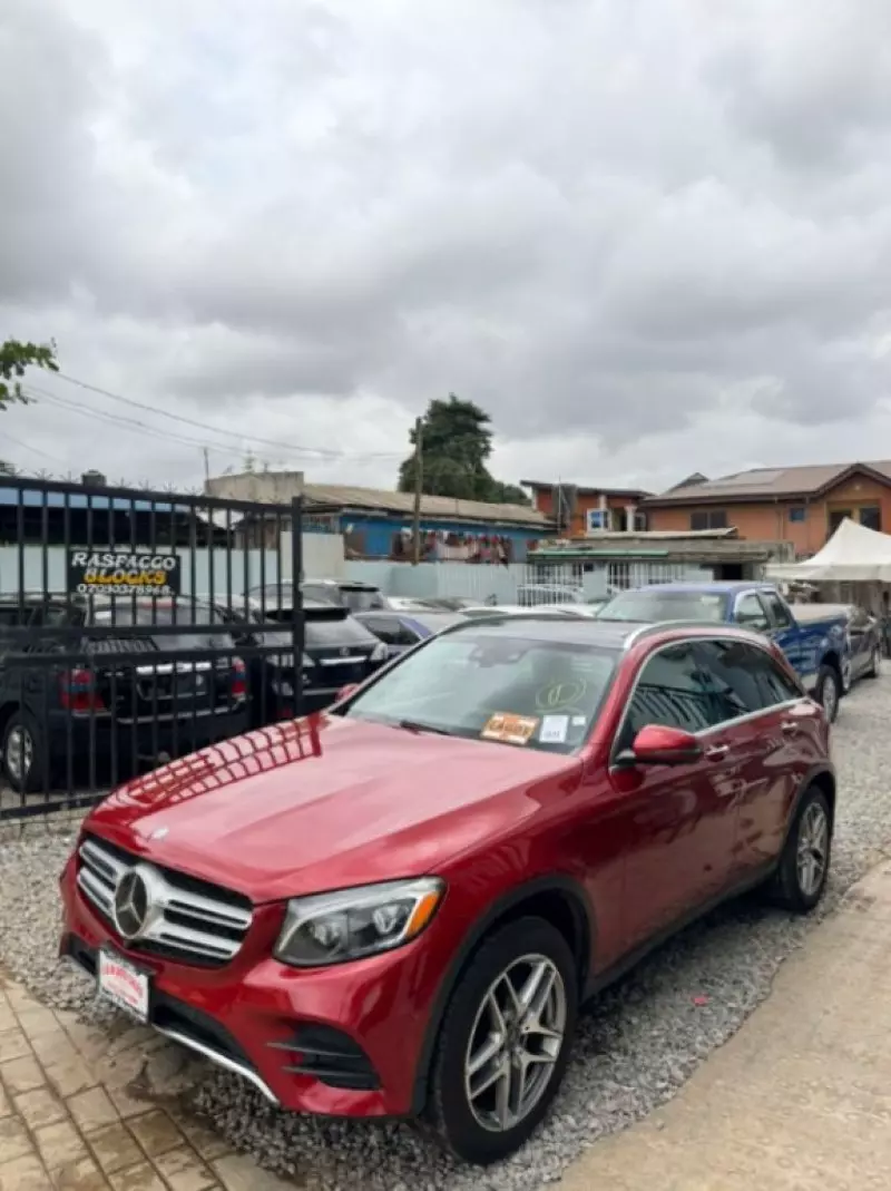 Mercedes-Benz GLC 300   - 2017