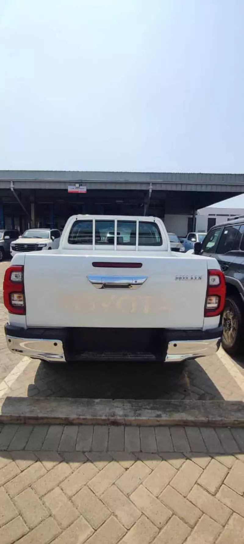 TOYOTA Hilux   - 2026