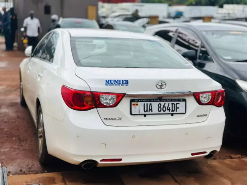 Toyota Mark X   - 2013