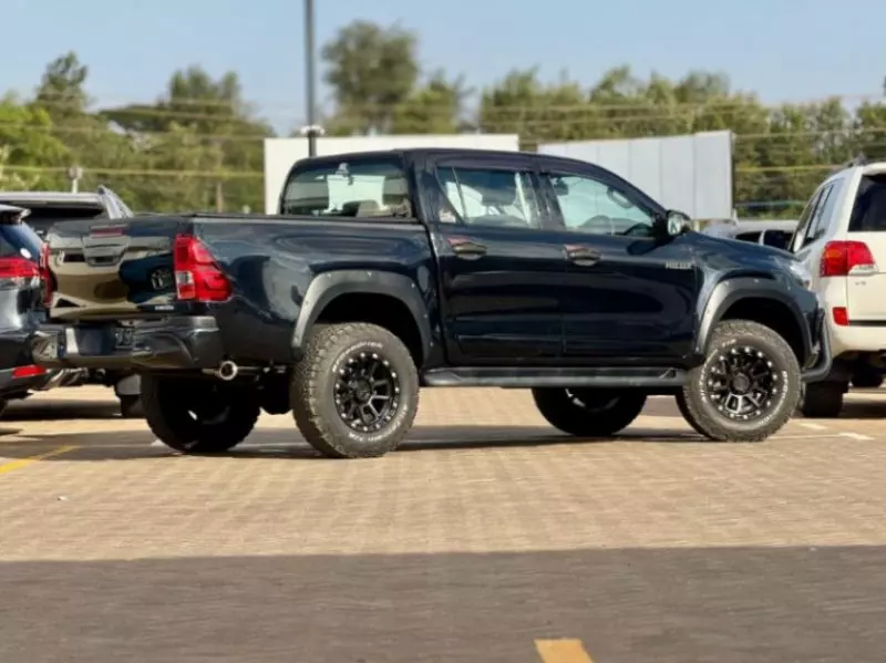 Toyota Hilux   - 2018