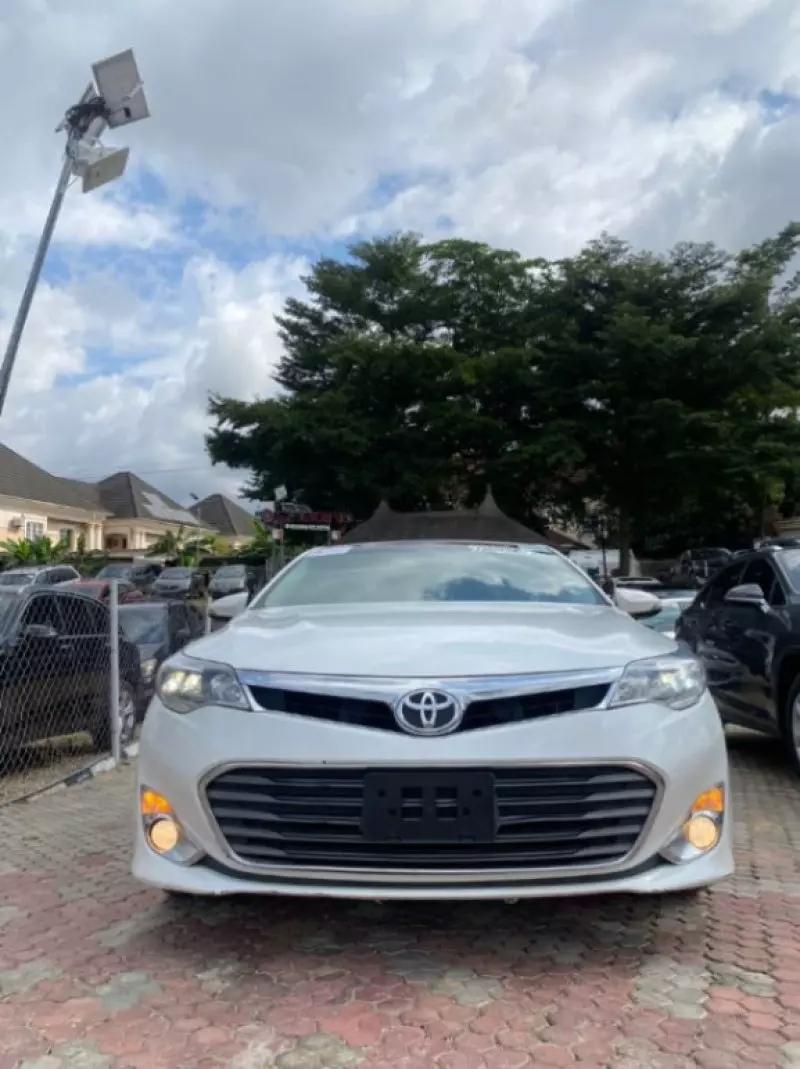 TOYOTA Avalon - 2015