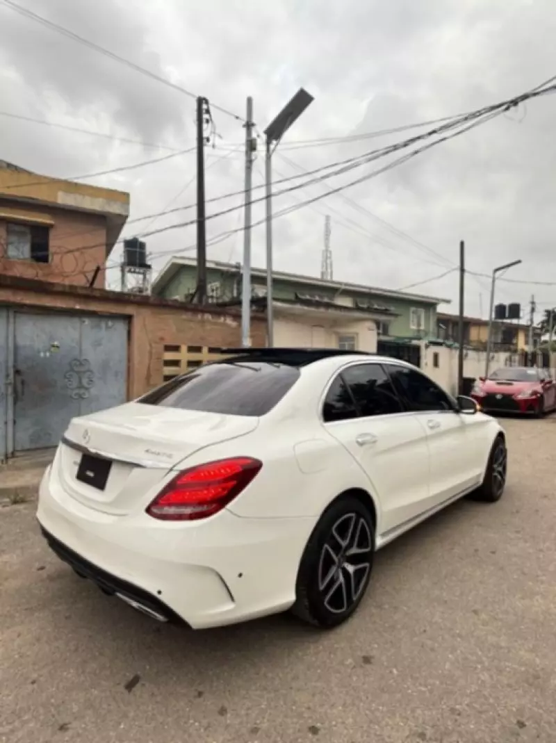 Mercedes-Benz C 300 - 2015