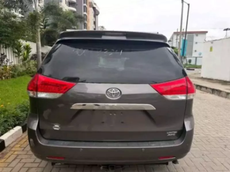 Toyota Sienna   - 2015