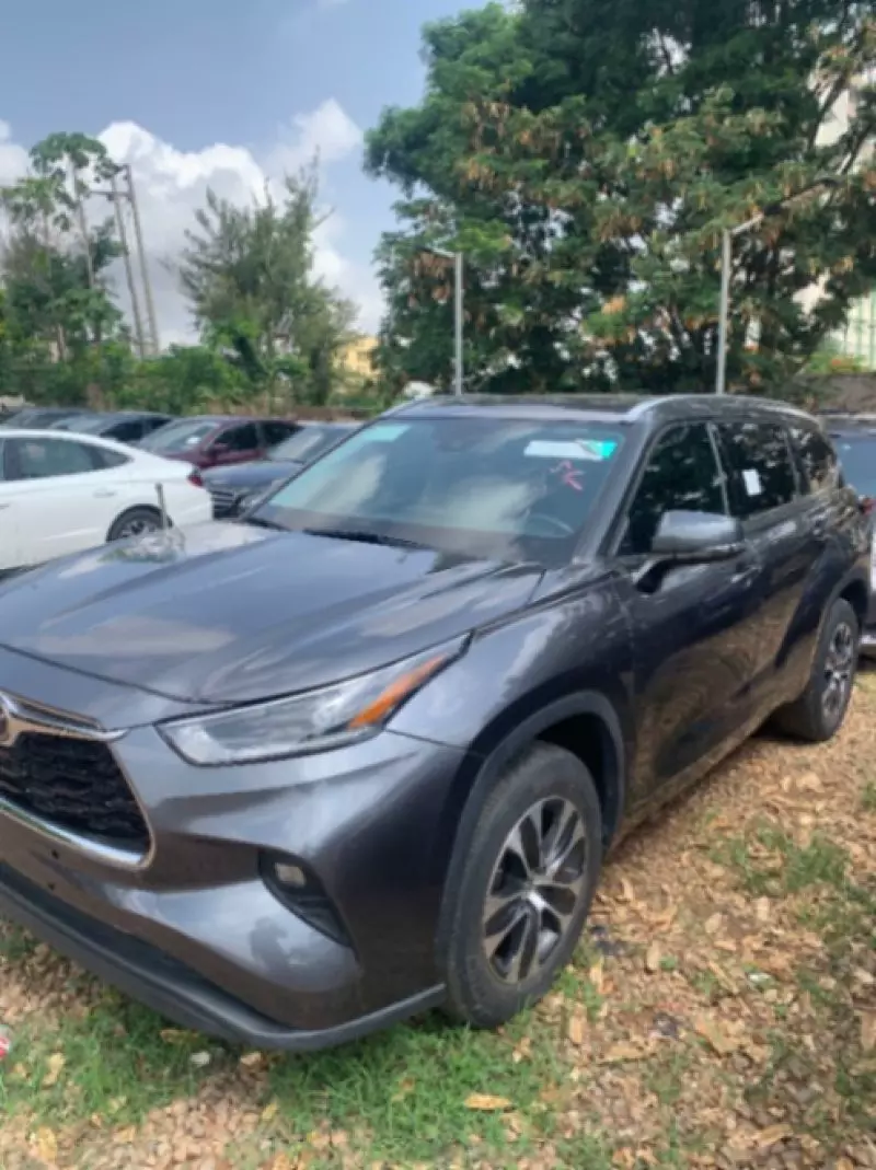 Toyota Highlander   - 2021