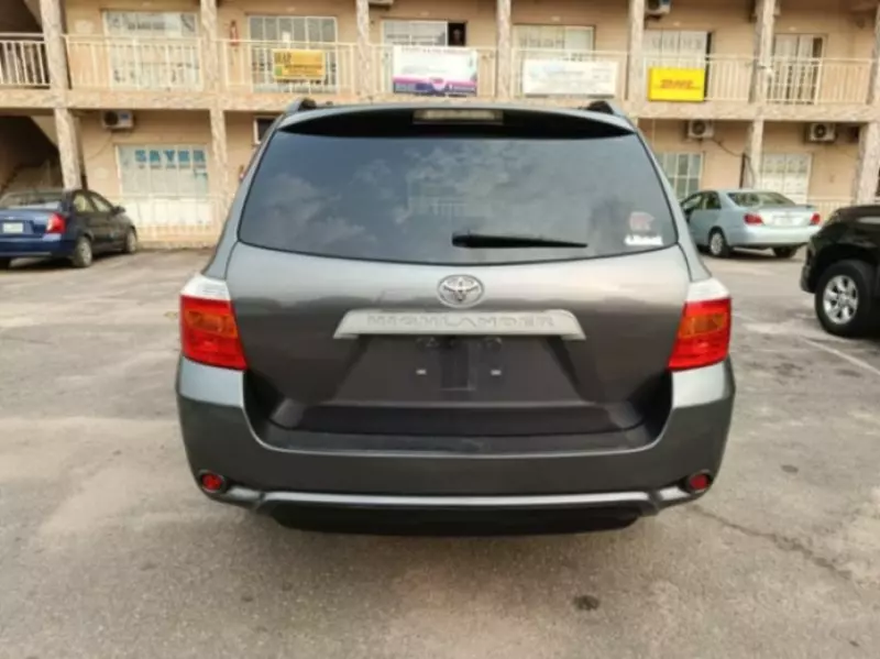 Toyota Highlander   - 2010