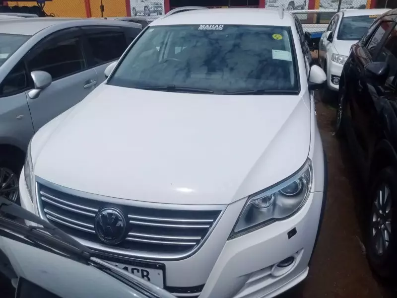 Volkswagen Tiguan   - 2010