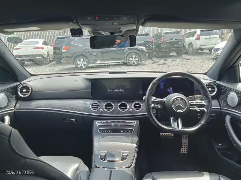 Mercedes-Benz E200 - 2020