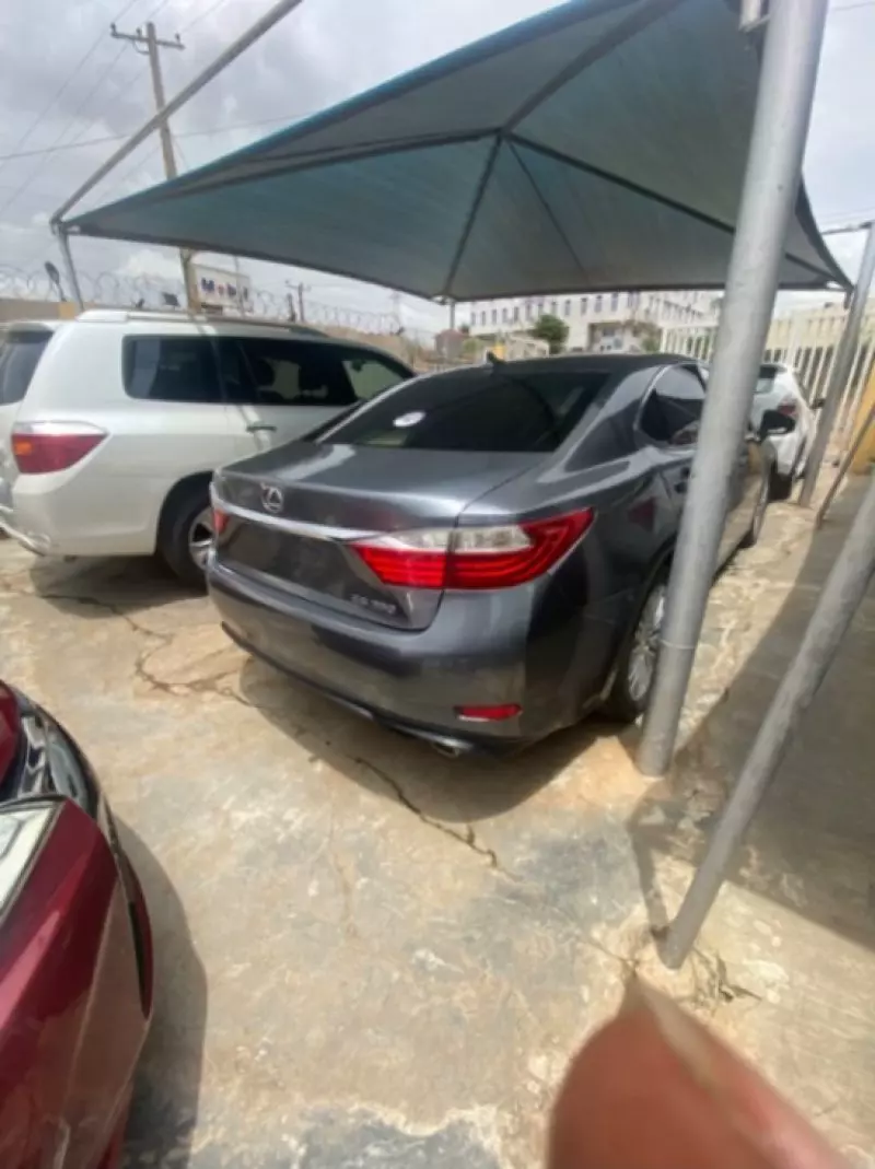 Lexus ES   - 2013