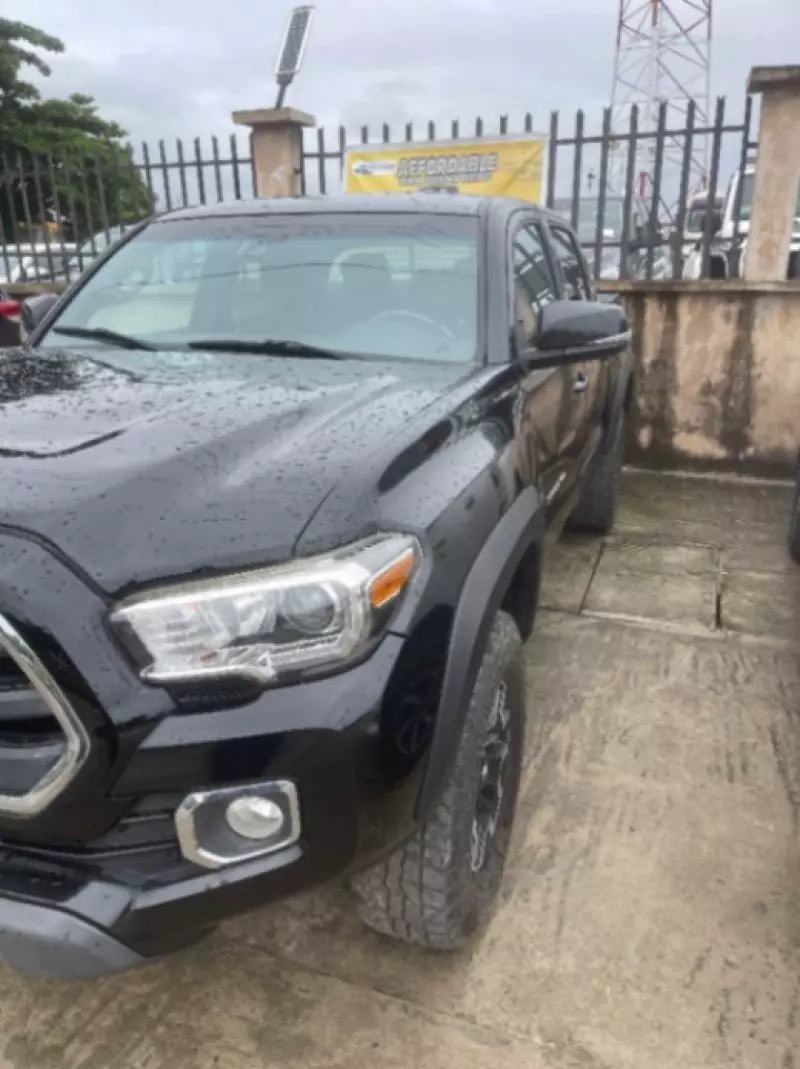 Toyota Tacoma   - 2018