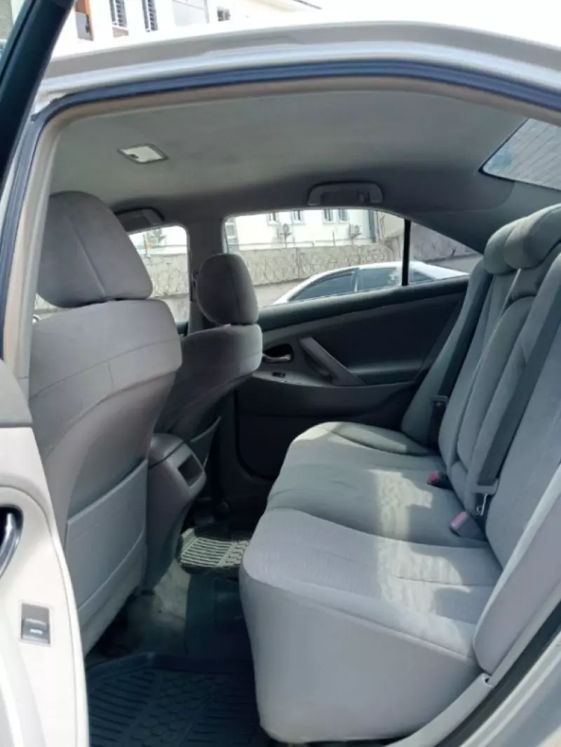 Toyota Camry   - 2010
