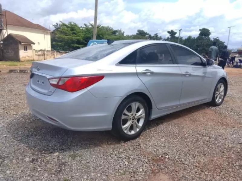 Hyundai Sonata   - 2013