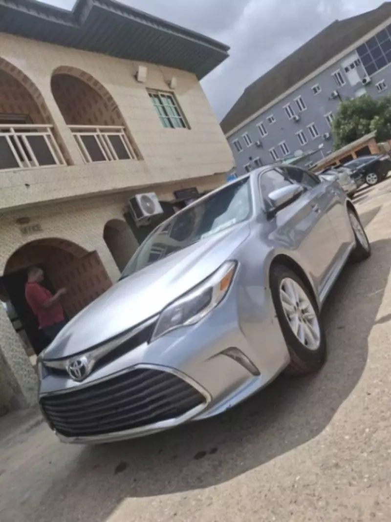 TOYOTA Avalon - 2015
