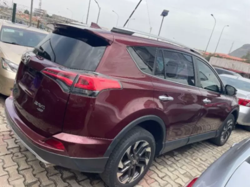 Toyota RAV4   - 2018