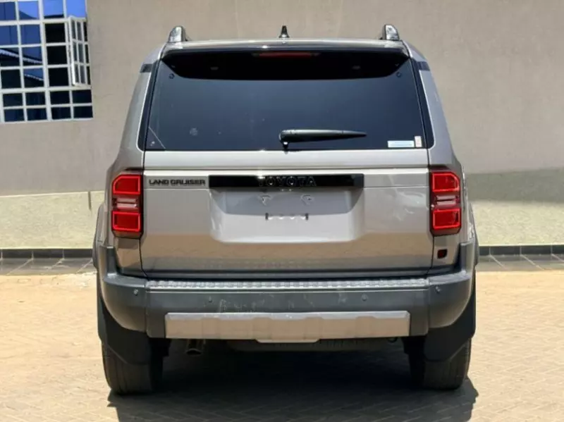 Toyota Land Cruiser Prado   - 2024