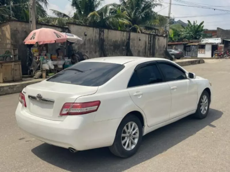Toyota Camry   - 2011