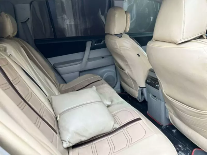 Toyota Highlander   - 2012