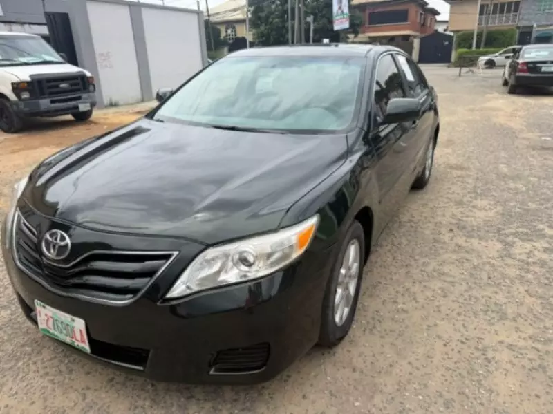 TOYOTA Camry   - 2010