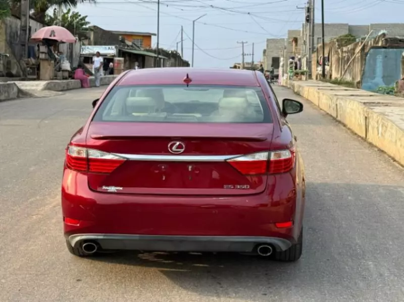 Lexus ES   - 2013