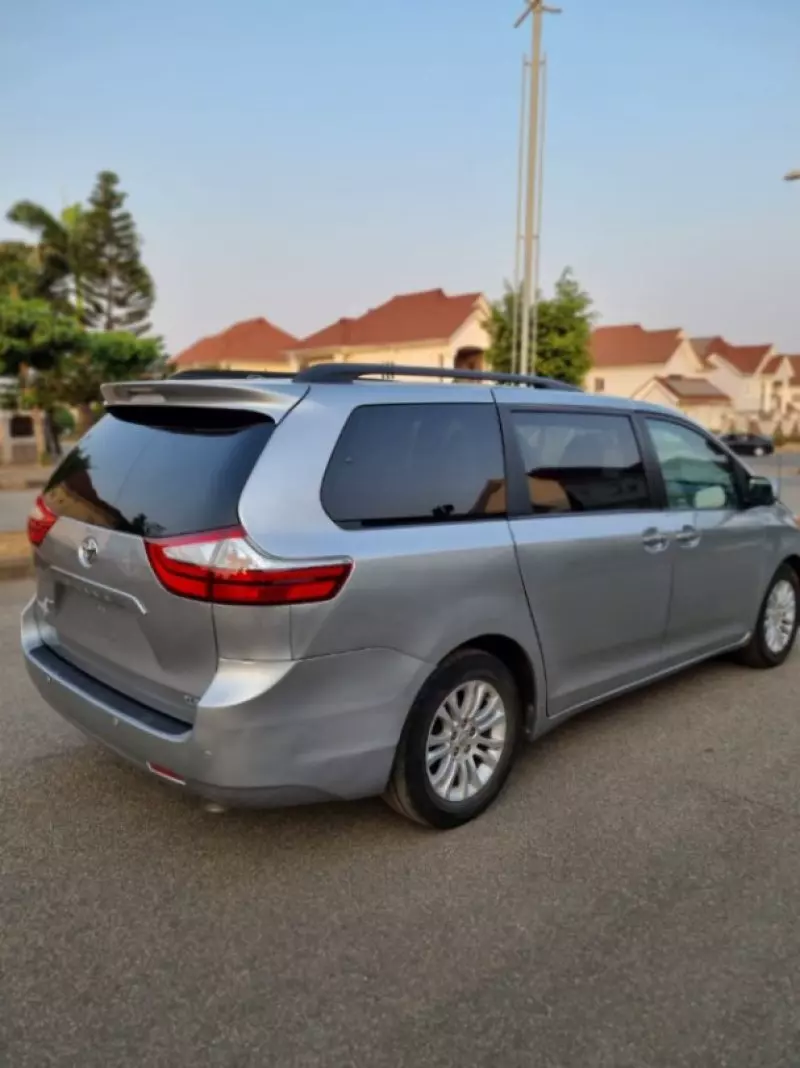 Toyota Sienna   - 2015