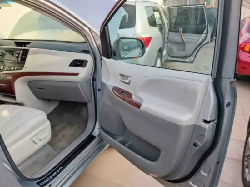 Toyota Sienna   - 2014