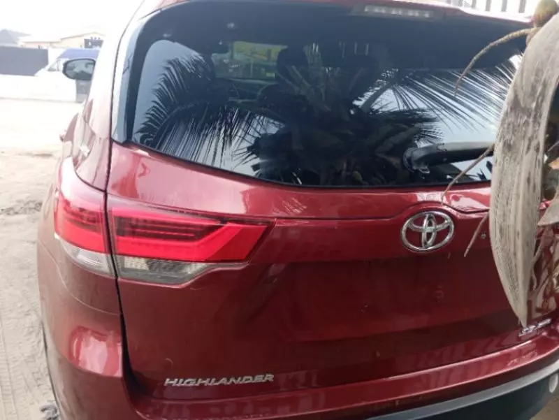 Toyota Highlander   - 2017