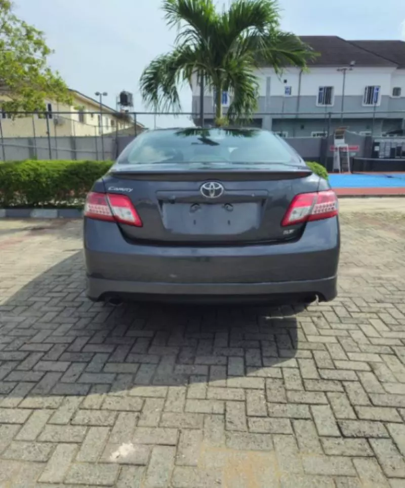 Toyota Camry - 2011