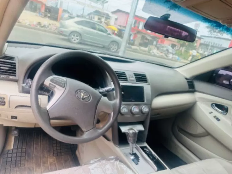 TOYOTA Camry   - 2010