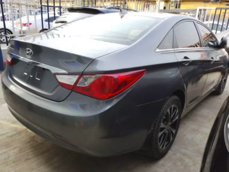 Hyundai Sonata   - 2012