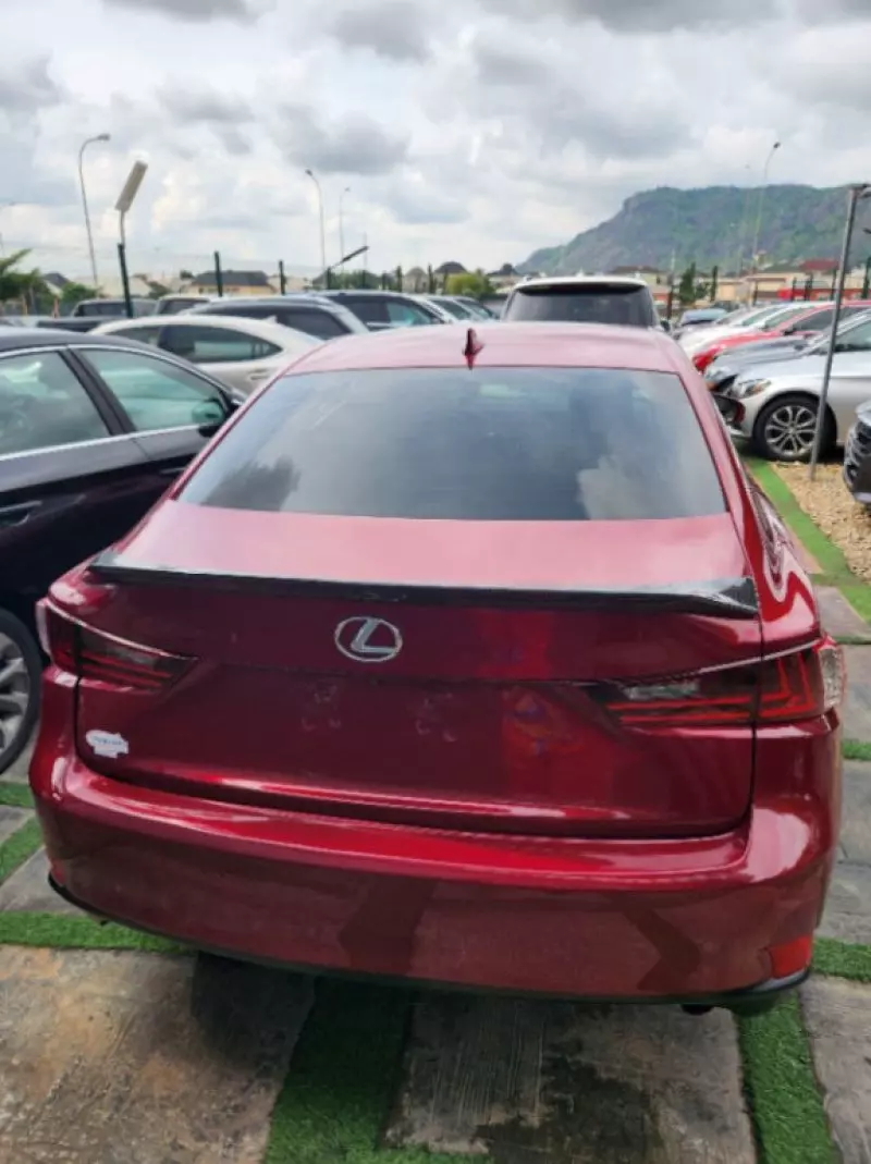 Lexus IS   - 2014