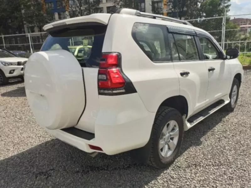 Toyota Land Cruiser VX   - 2023