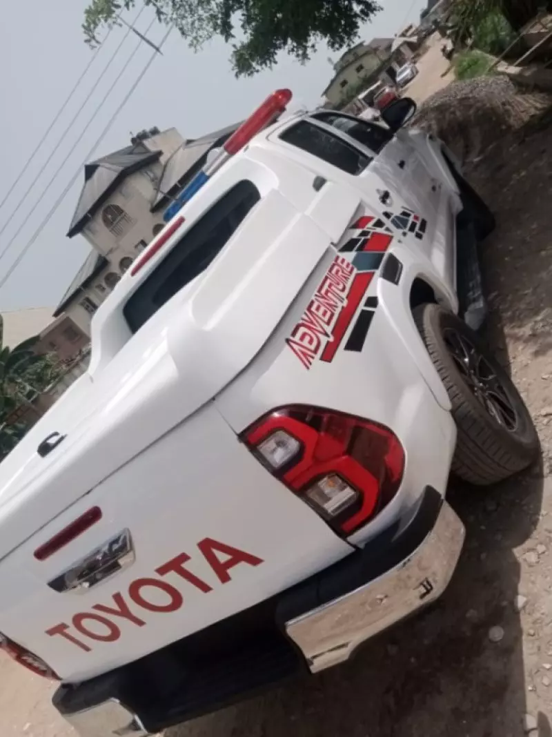 Toyota Hilux   - 2014