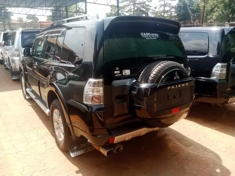 Mitsubishi Pajero   - 2011