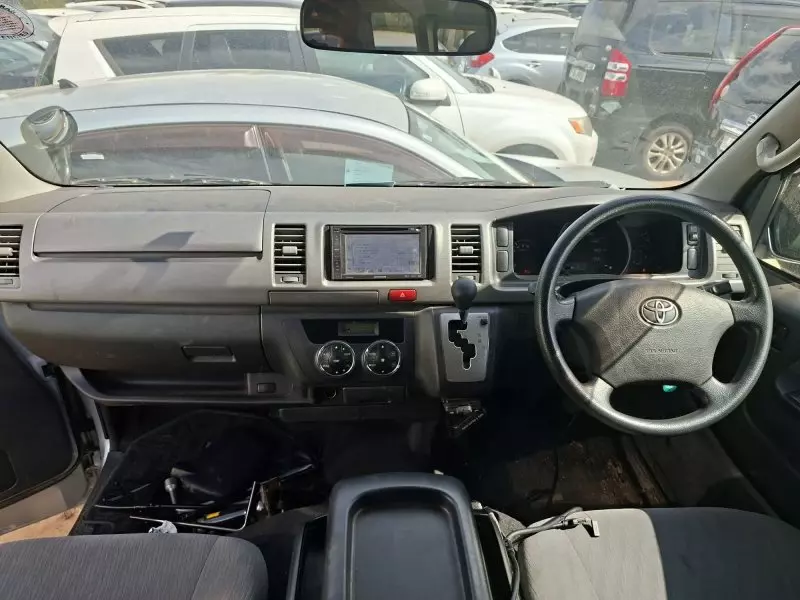 Toyota Hiace   - 2011
