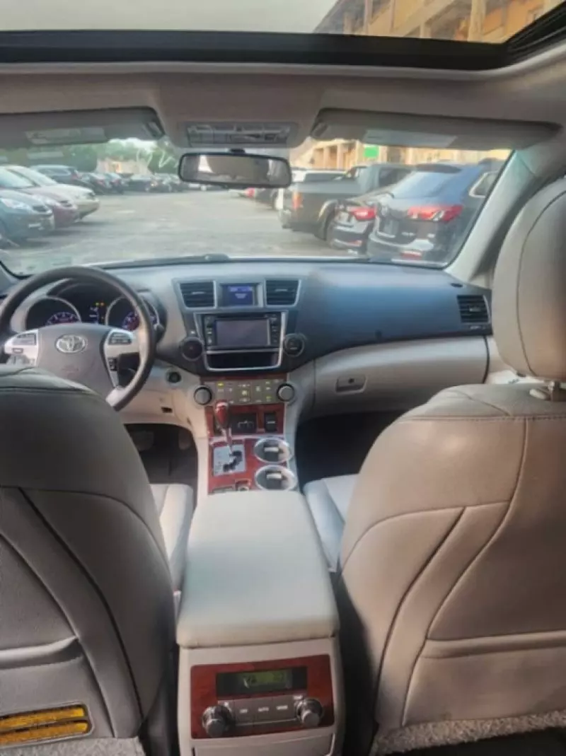 Toyota Highlander   - 2013