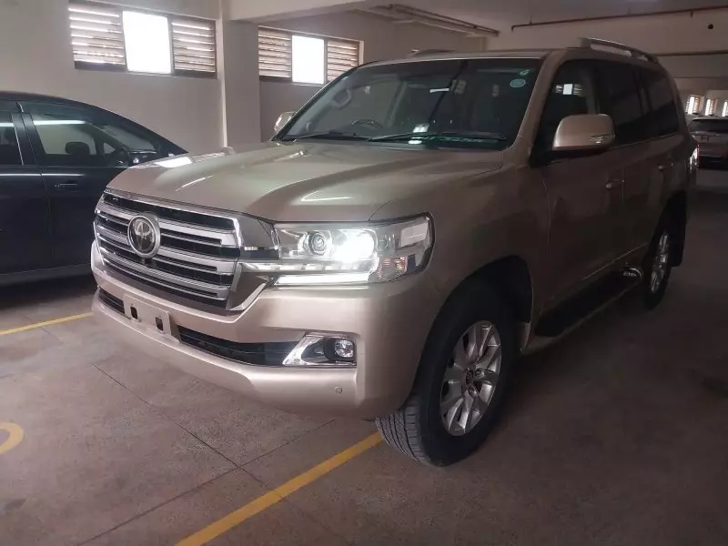 TOYOTA Landcruiser  V8   - 2017
