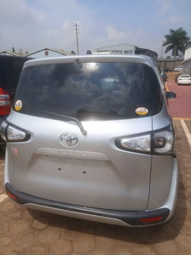 TOYOTA Sienta   - 2016
