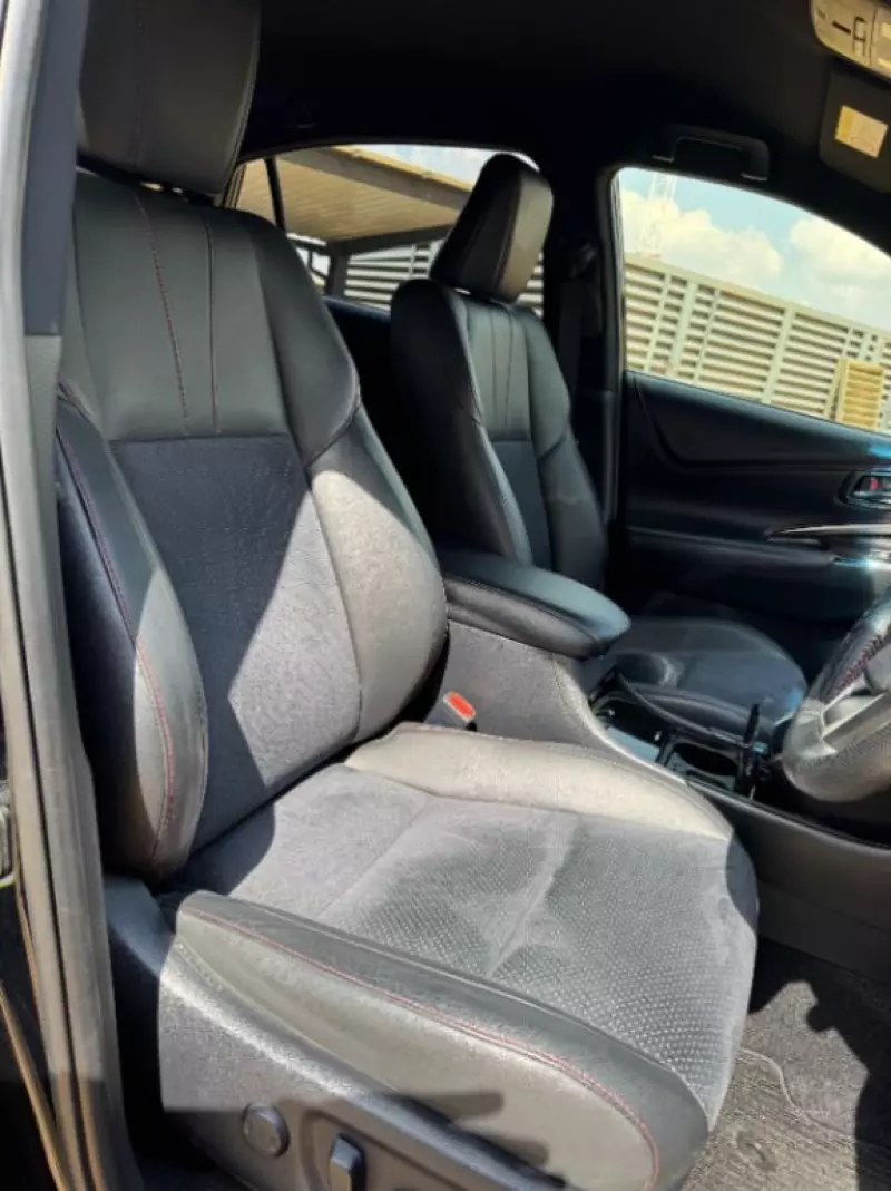 Toyota Harrier   - 2018