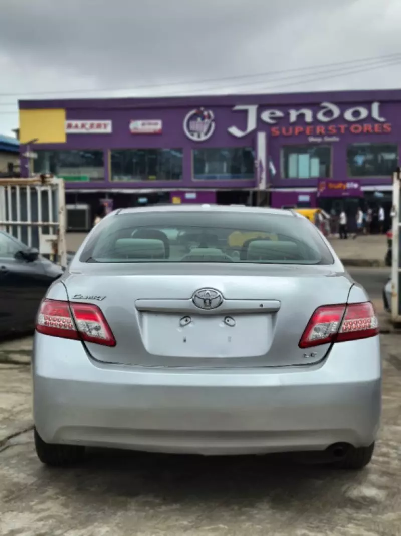 TOYOTA Camry   - 2010