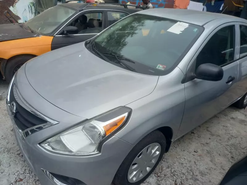 Nissan Versa   - 2015