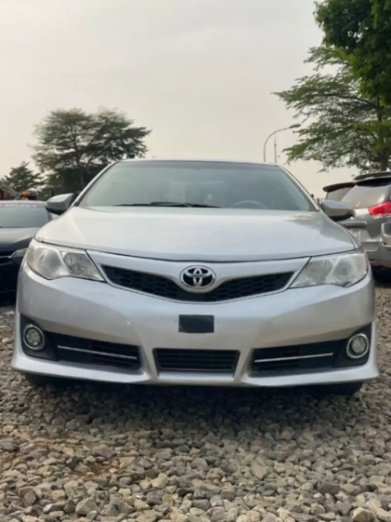 Toyota Camry   - 2012