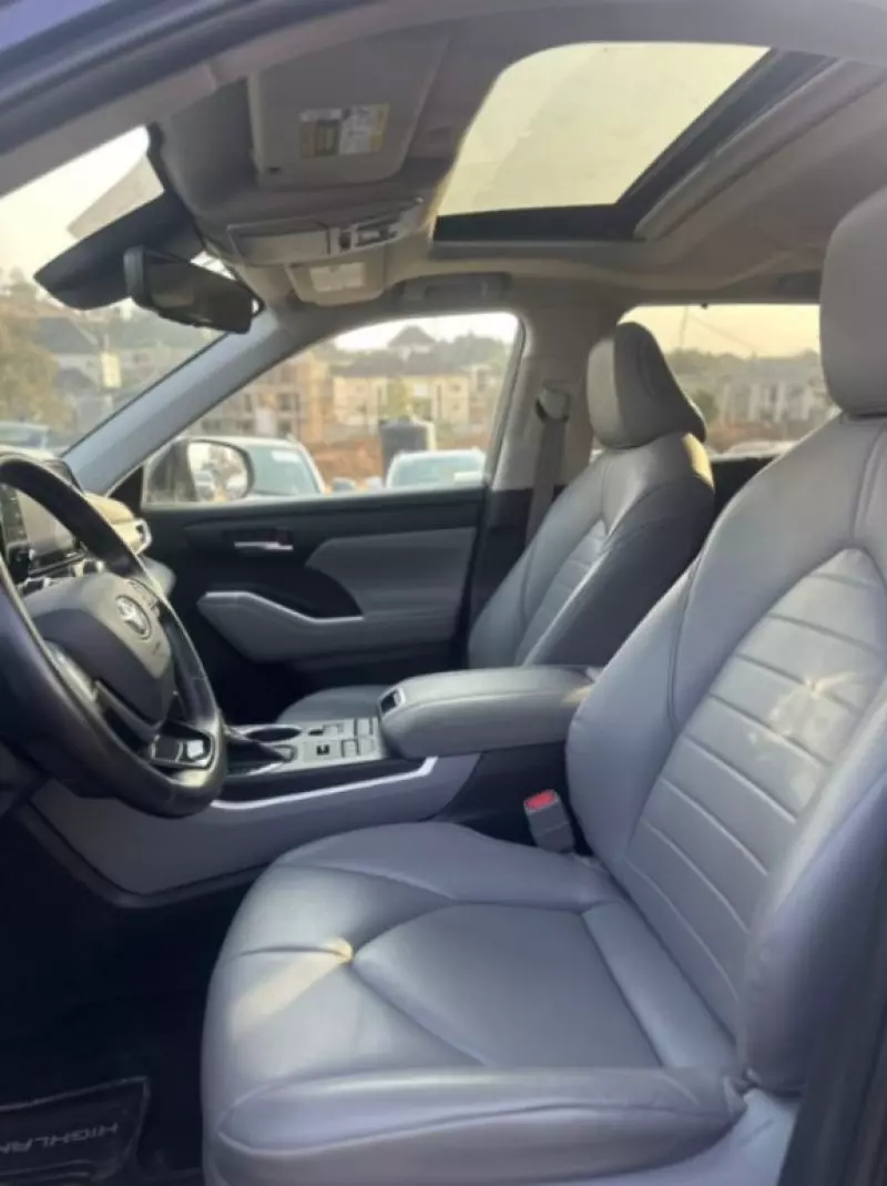Toyota Highlander   - 2022